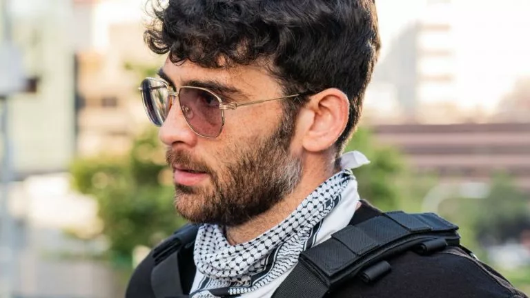 HasanAbi: The Voice of Digital Politics and the King of "Just Chatting"